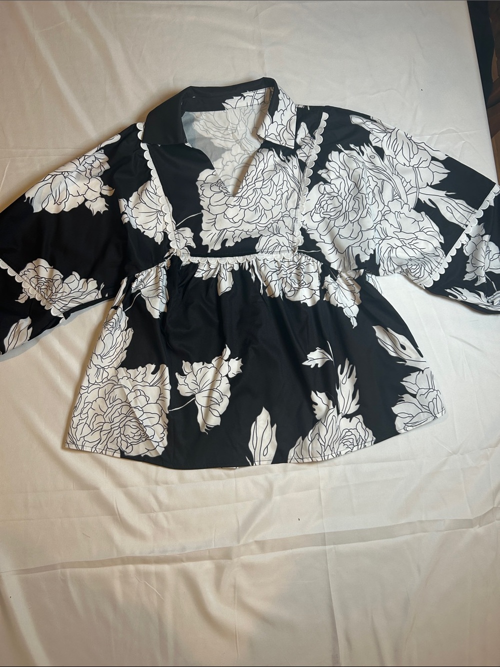 Women's Black & White Floral Peplum Blouse